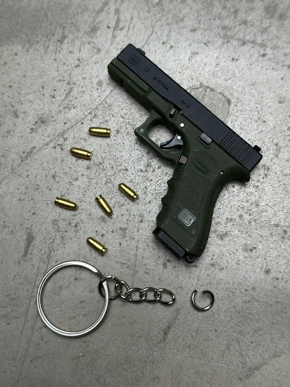 Chamber08™ Glock 17 Ejection Detachable Keychain